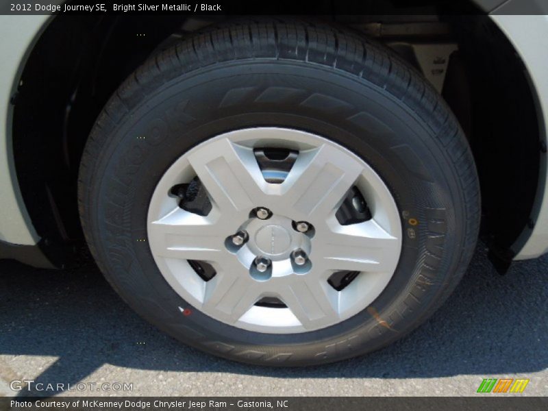 Bright Silver Metallic / Black 2012 Dodge Journey SE