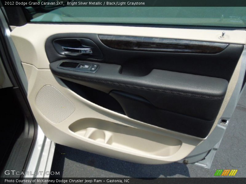 Bright Silver Metallic / Black/Light Graystone 2012 Dodge Grand Caravan SXT