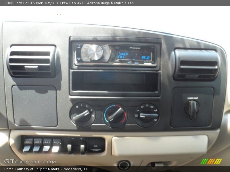 Arizona Beige Metallic / Tan 2006 Ford F250 Super Duty XLT Crew Cab 4x4
