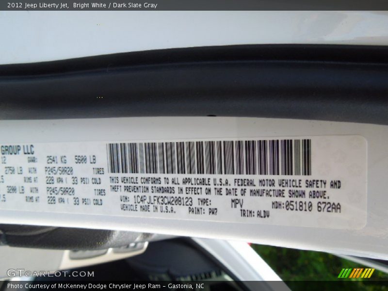 Bright White / Dark Slate Gray 2012 Jeep Liberty Jet