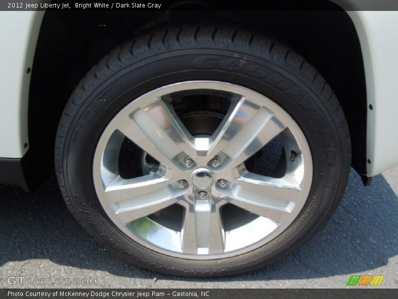 Bright White / Dark Slate Gray 2012 Jeep Liberty Jet