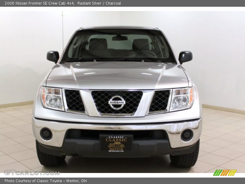 Radiant Silver / Charcoal 2006 Nissan Frontier SE Crew Cab 4x4
