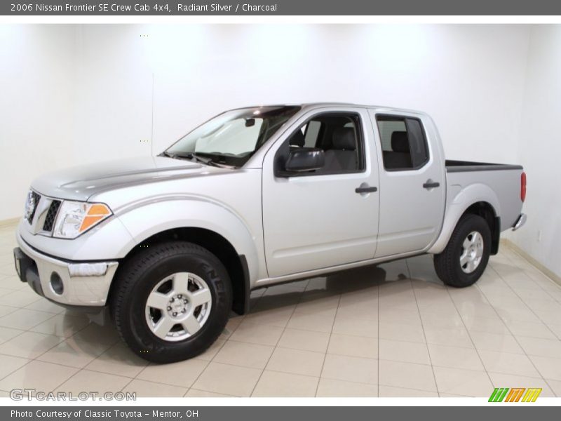 Radiant Silver / Charcoal 2006 Nissan Frontier SE Crew Cab 4x4