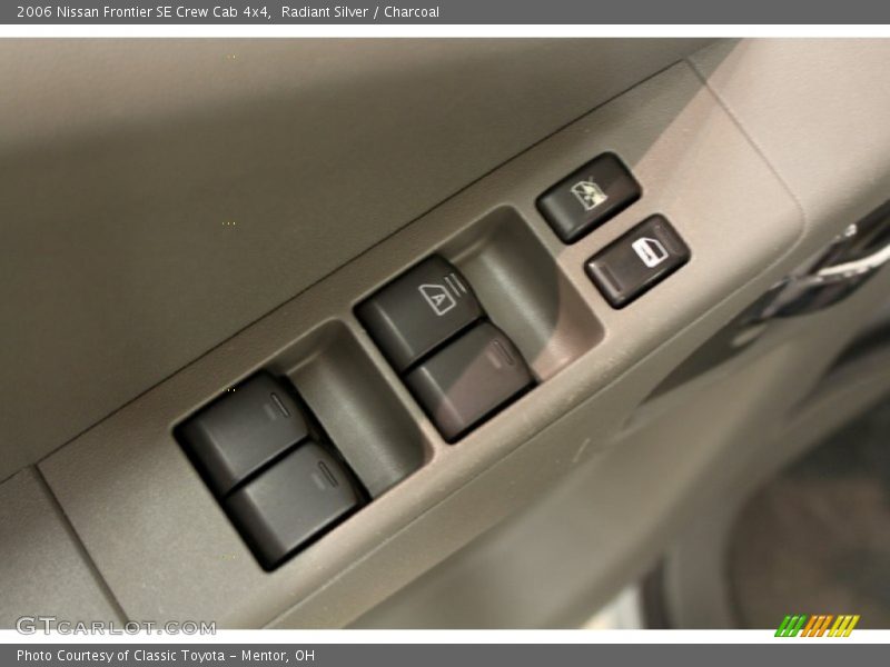 Radiant Silver / Charcoal 2006 Nissan Frontier SE Crew Cab 4x4