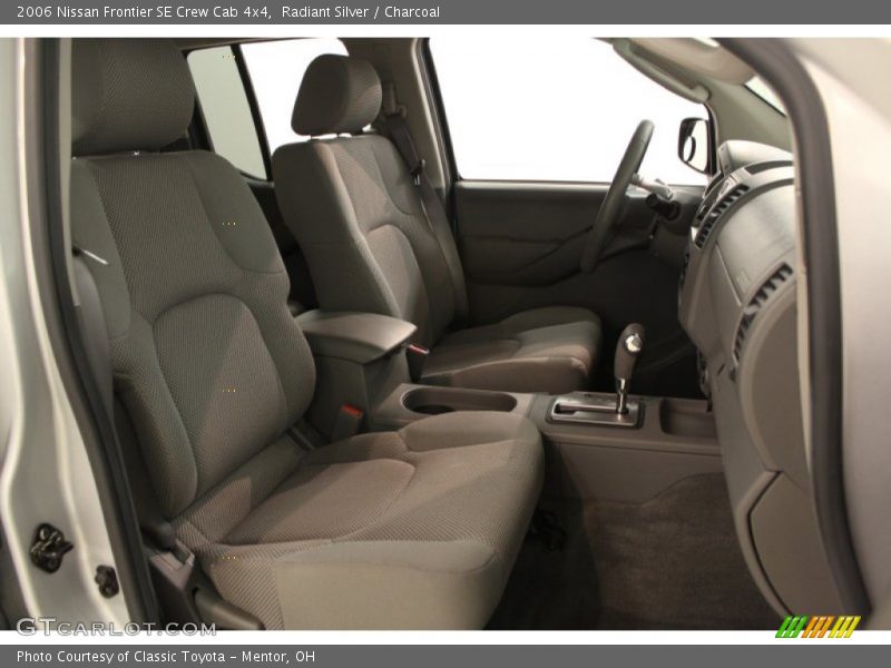 Radiant Silver / Charcoal 2006 Nissan Frontier SE Crew Cab 4x4