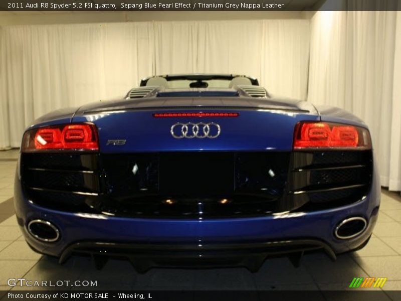  2011 R8 Spyder 5.2 FSI quattro Sepang Blue Pearl Effect