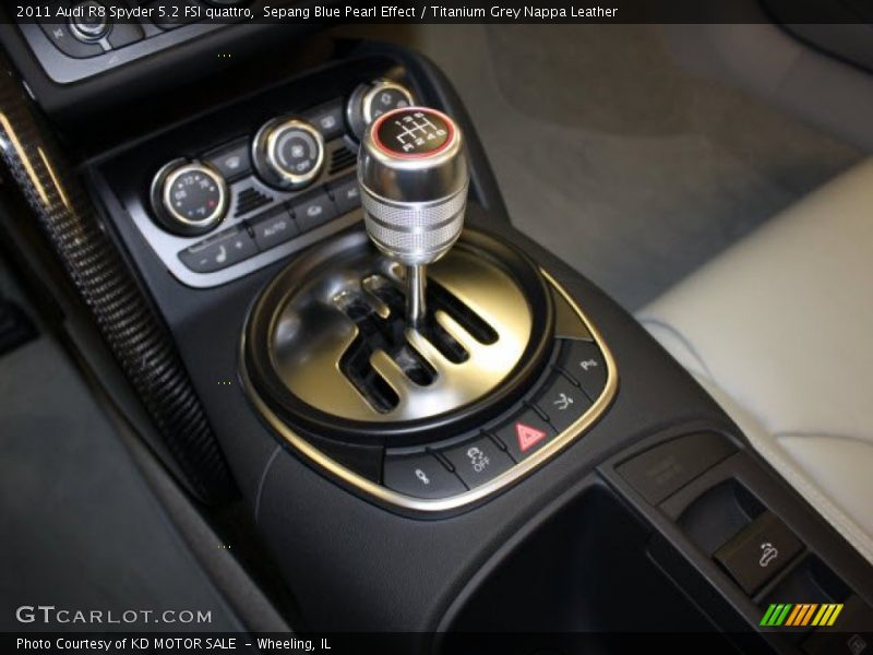  2011 R8 Spyder 5.2 FSI quattro 6 Speed Manual Shifter