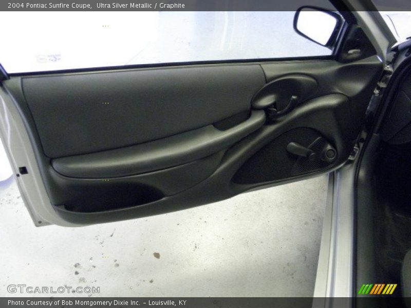 Ultra Silver Metallic / Graphite 2004 Pontiac Sunfire Coupe
