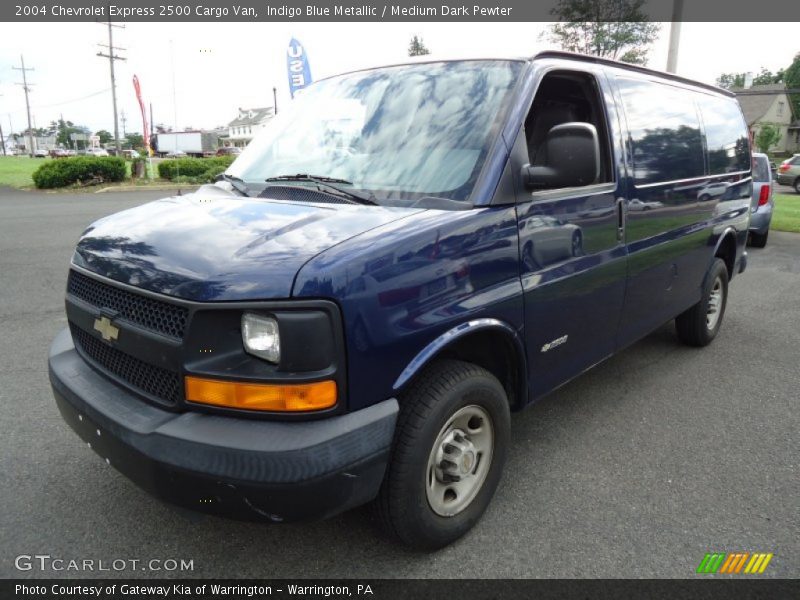 Front 3/4 View of 2004 Express 2500 Cargo Van