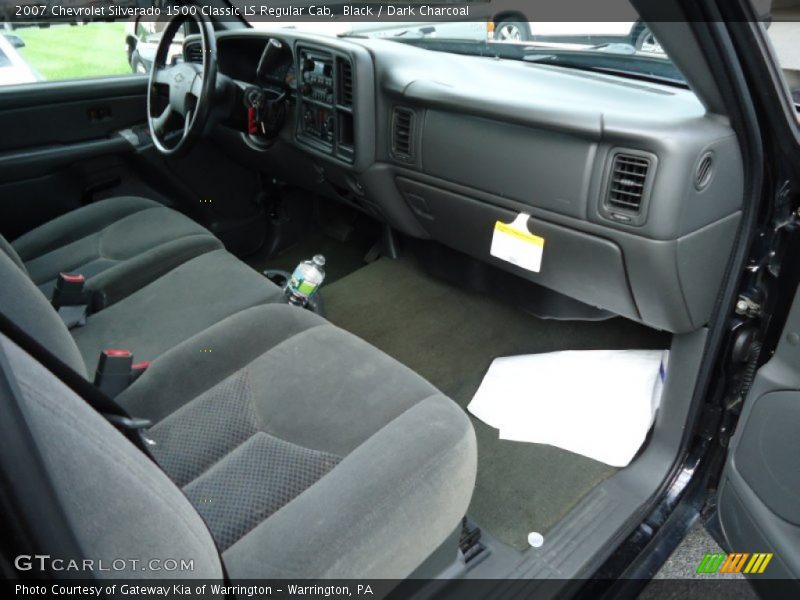 Dashboard of 2007 Silverado 1500 Classic LS Regular Cab