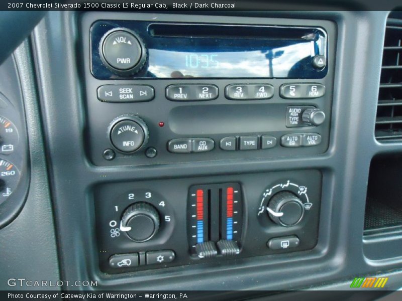 Controls of 2007 Silverado 1500 Classic LS Regular Cab