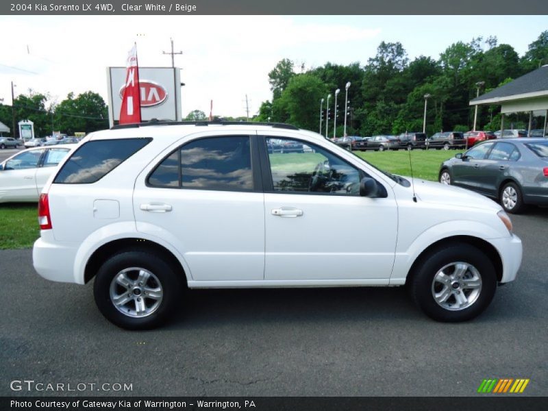 Clear White / Beige 2004 Kia Sorento LX 4WD