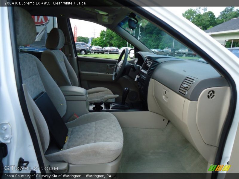 Clear White / Beige 2004 Kia Sorento LX 4WD