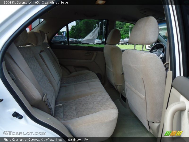 Clear White / Beige 2004 Kia Sorento LX 4WD