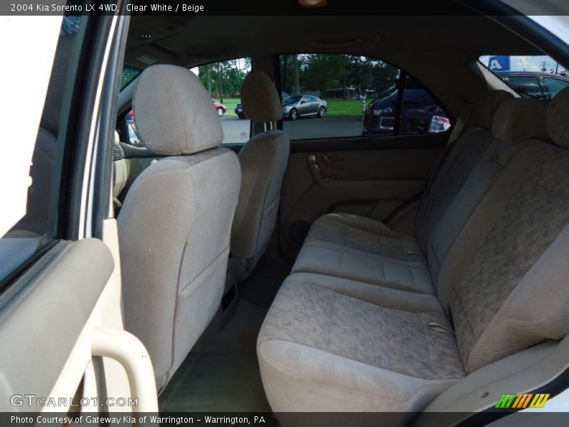 Clear White / Beige 2004 Kia Sorento LX 4WD