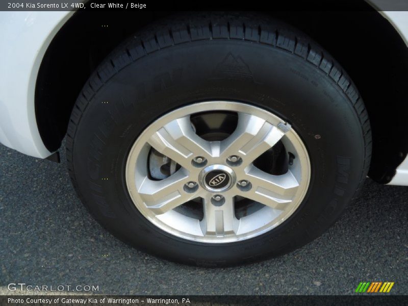 Clear White / Beige 2004 Kia Sorento LX 4WD