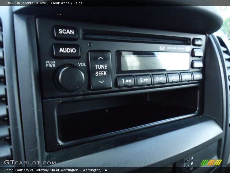 Clear White / Beige 2004 Kia Sorento LX 4WD