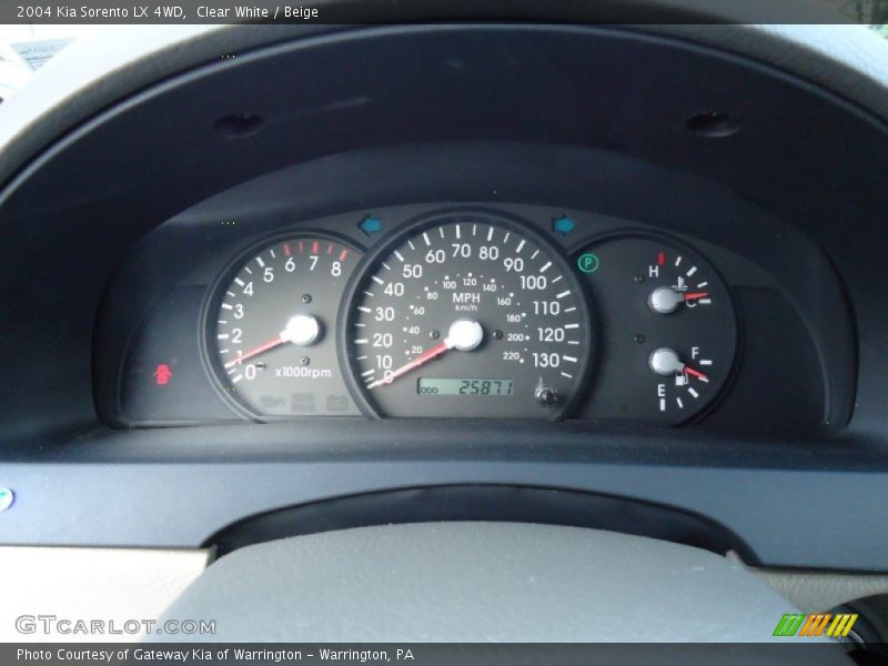 Clear White / Beige 2004 Kia Sorento LX 4WD