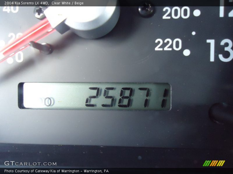 Clear White / Beige 2004 Kia Sorento LX 4WD