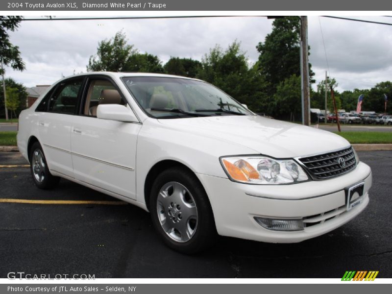 Front 3/4 View of 2004 Avalon XLS