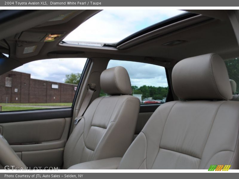 Front Seat of 2004 Avalon XLS