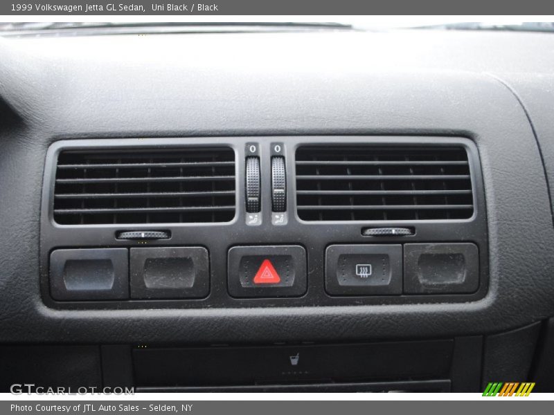 Uni Black / Black 1999 Volkswagen Jetta GL Sedan