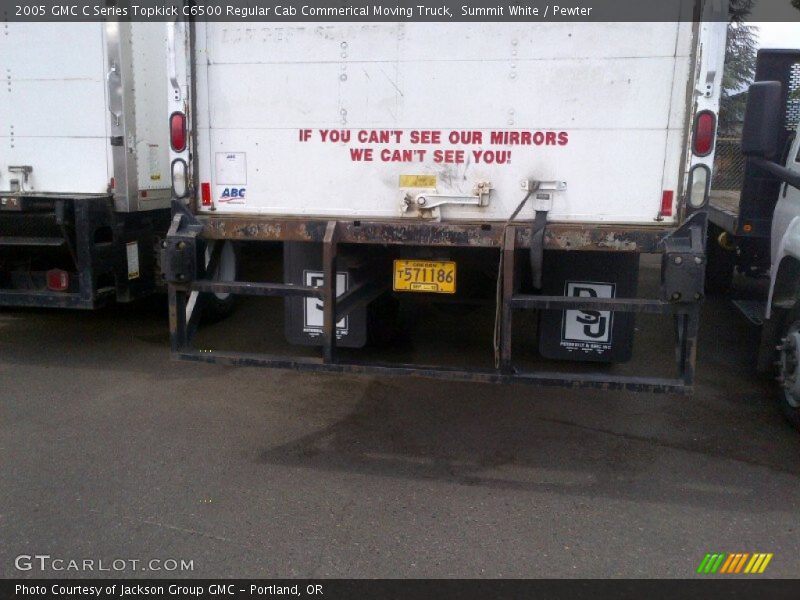 Summit White / Pewter 2005 GMC C Series Topkick C6500 Regular Cab Commerical Moving Truck