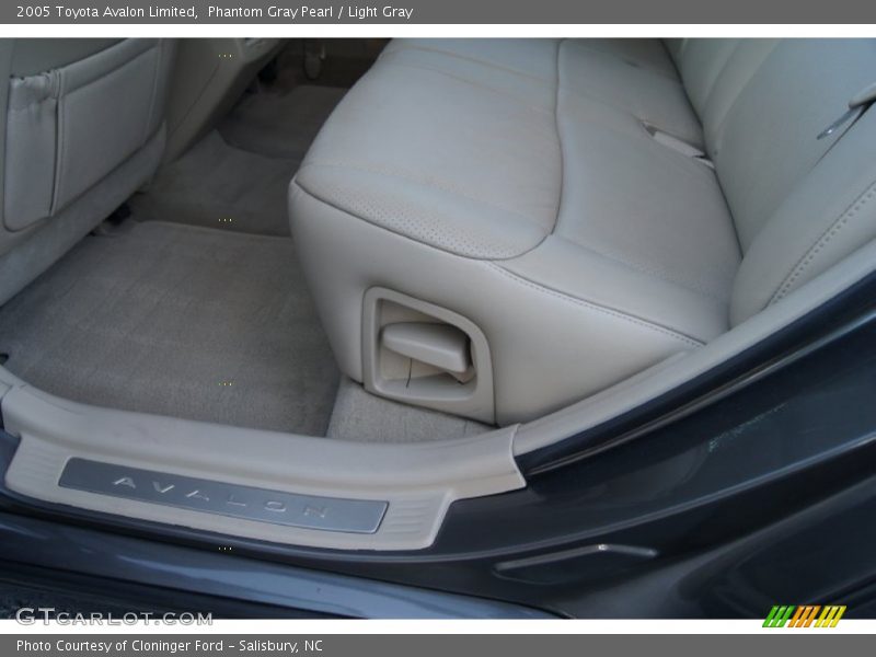 Phantom Gray Pearl / Light Gray 2005 Toyota Avalon Limited