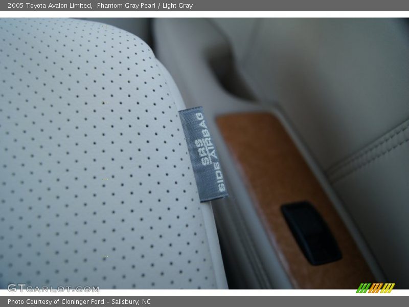 Phantom Gray Pearl / Light Gray 2005 Toyota Avalon Limited