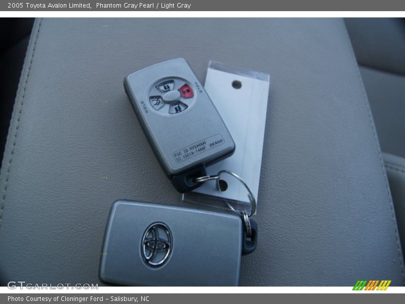 Phantom Gray Pearl / Light Gray 2005 Toyota Avalon Limited