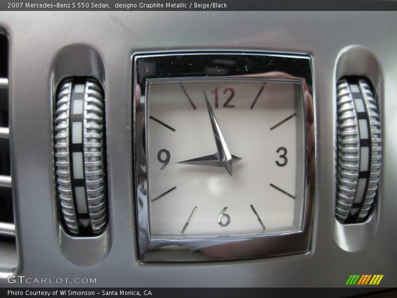 Clock - 2007 Mercedes-Benz S 550 Sedan