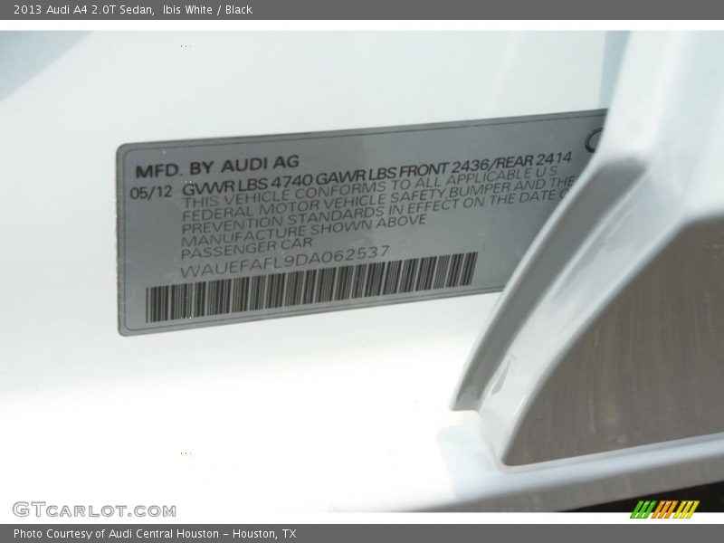 Ibis White / Black 2013 Audi A4 2.0T Sedan