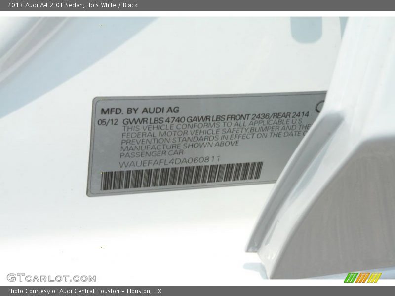 Ibis White / Black 2013 Audi A4 2.0T Sedan