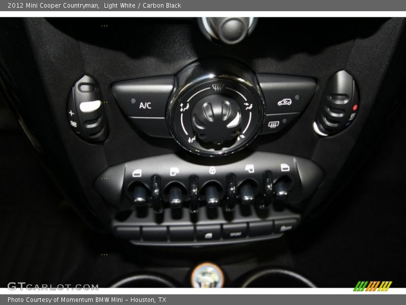 Light White / Carbon Black 2012 Mini Cooper Countryman