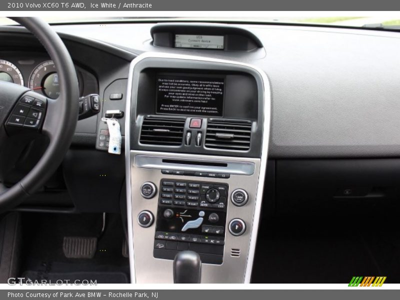 Ice White / Anthracite 2010 Volvo XC60 T6 AWD
