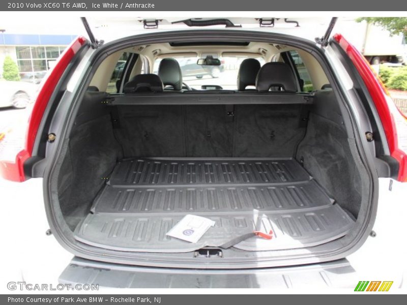 Ice White / Anthracite 2010 Volvo XC60 T6 AWD