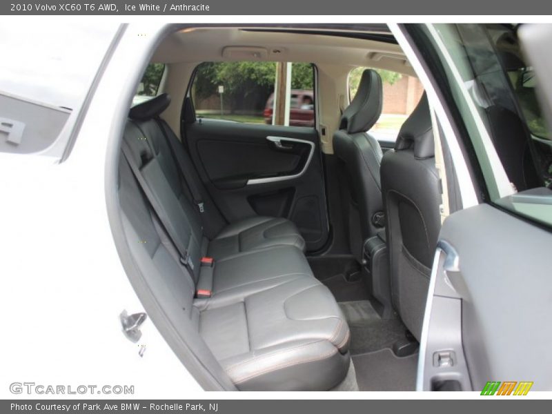 Ice White / Anthracite 2010 Volvo XC60 T6 AWD