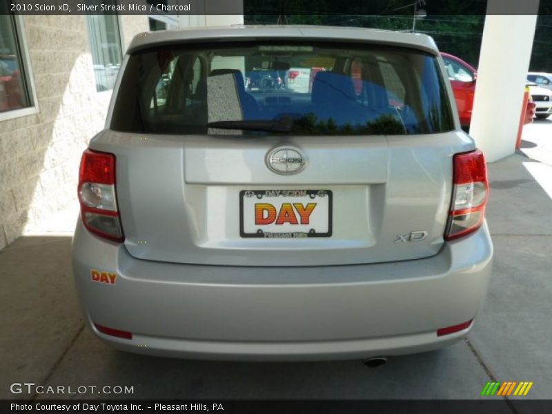 Silver Streak Mica / Charcoal 2010 Scion xD