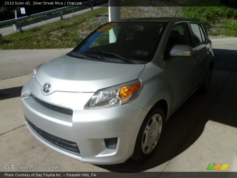 Silver Streak Mica / Charcoal 2010 Scion xD