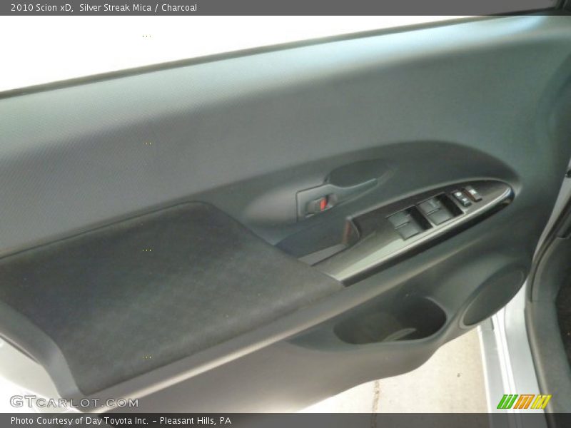 Silver Streak Mica / Charcoal 2010 Scion xD