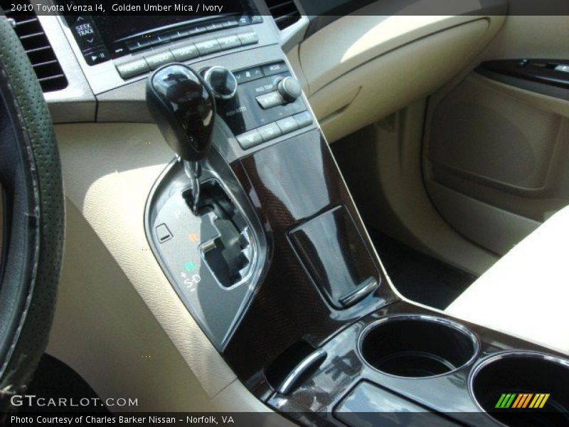 Golden Umber Mica / Ivory 2010 Toyota Venza I4