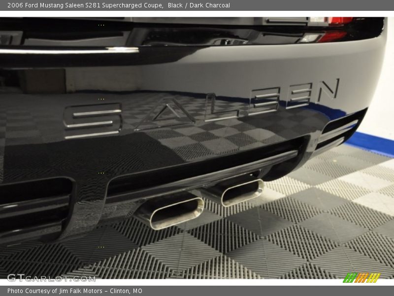 Exhaust of 2006 Mustang Saleen S281 Supercharged Coupe