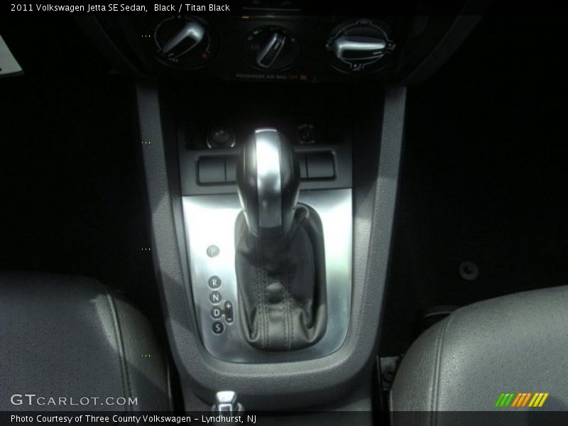 Black / Titan Black 2011 Volkswagen Jetta SE Sedan