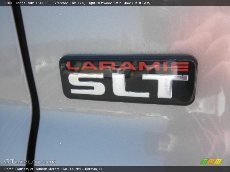  2000 Ram 1500 SLT Extended Cab 4x4 Logo