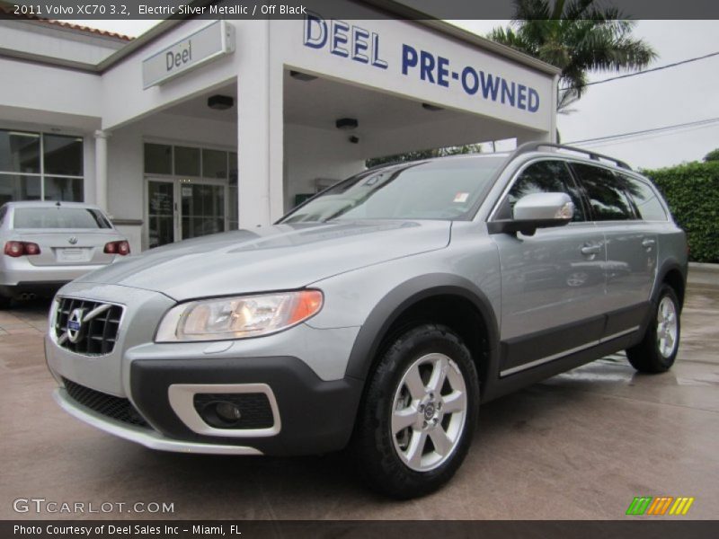 Electric Silver Metallic / Off Black 2011 Volvo XC70 3.2