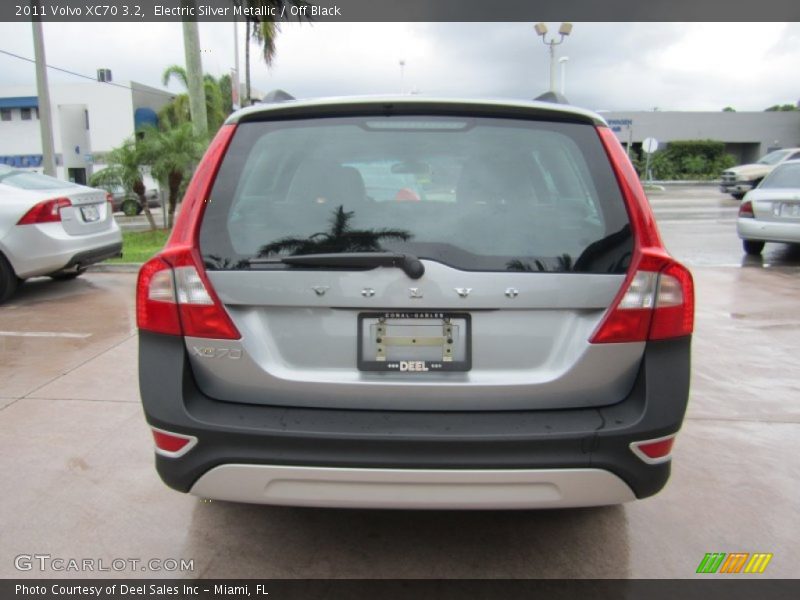 Electric Silver Metallic / Off Black 2011 Volvo XC70 3.2