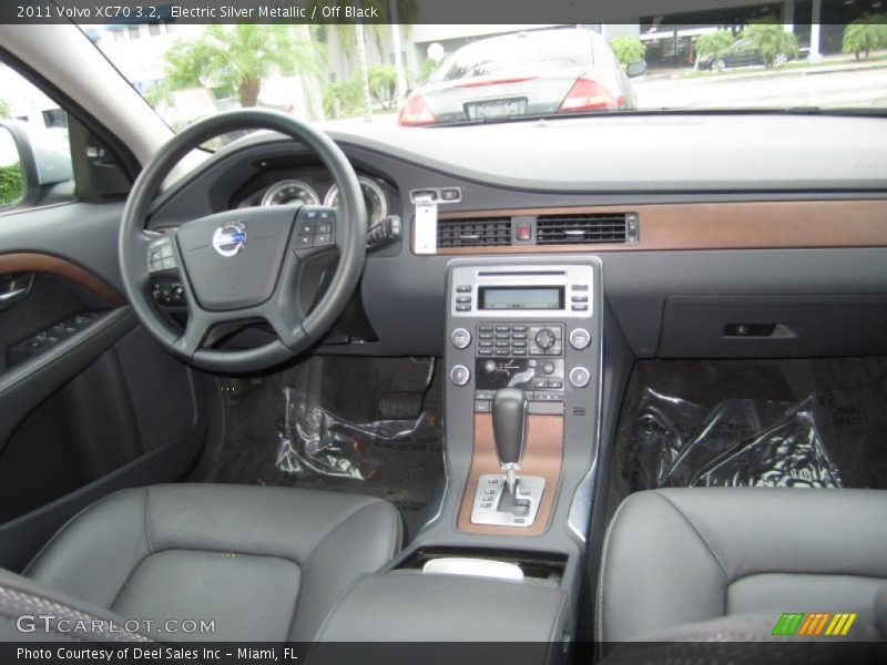 Electric Silver Metallic / Off Black 2011 Volvo XC70 3.2