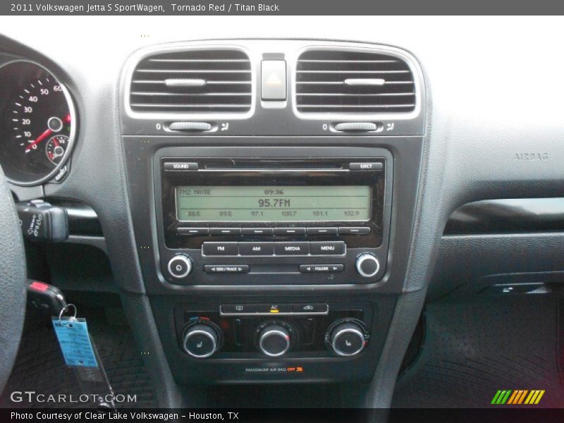 Audio System of 2011 Jetta S SportWagen