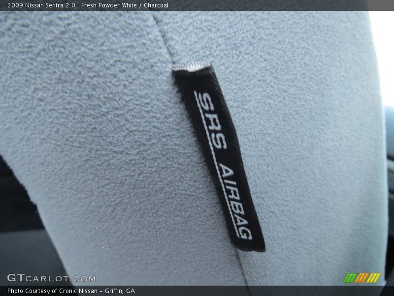 Fresh Powder White / Charcoal 2009 Nissan Sentra 2.0