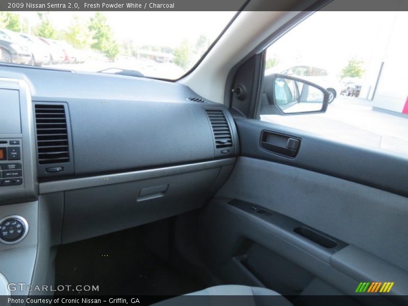 Fresh Powder White / Charcoal 2009 Nissan Sentra 2.0